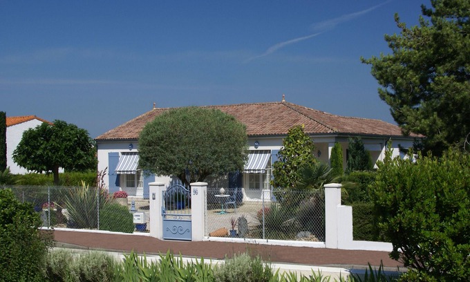 Vaux-sur-Mer Apartment | Villa l'Olivier apartment, quiet, 10-minute walk from the beach.
