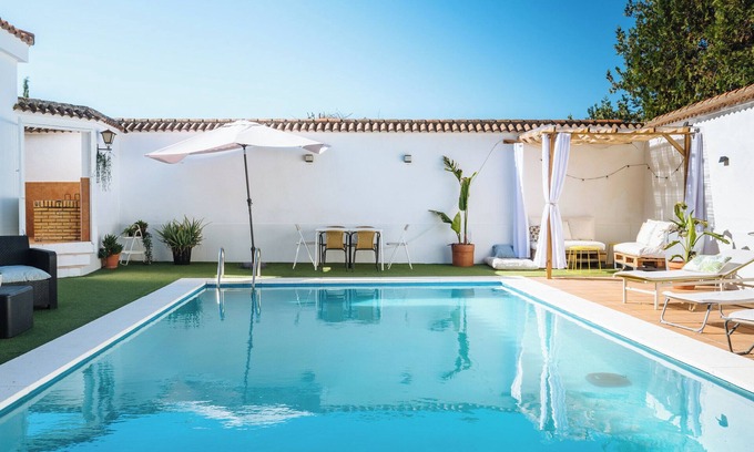 Guillena Villa | Villa 'La Casona Luxury and Relaxation' with Private Pool, Wi-Fi and Air Conditioning