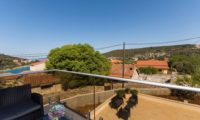 Veliki Drvenik Apartment | Villa LA-Comfort One Bedroom Apartment with Sea View Terrace 1