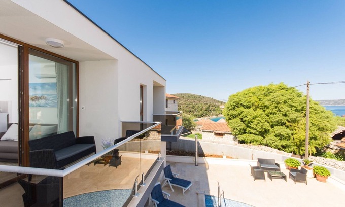 Veliki Drvenik Apartment | Villa LA-Comfort One Bedroom Apartment with Sea View Terrace 2