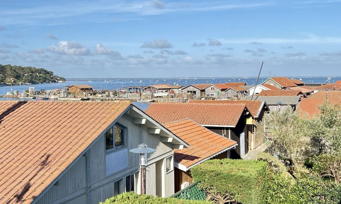 Piraillan Apartment | Villa La Conche Vue Bassin, sandy beach 200 metres away