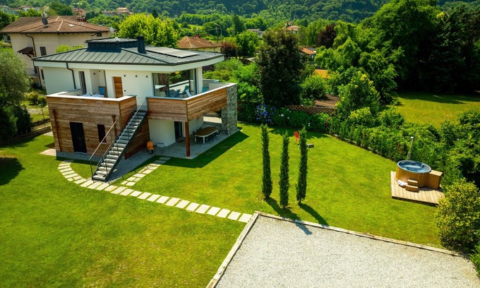 Colico Villa | Villa 'La Del Lago' with Wi-Fi and Air Conditioning