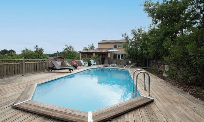 Payzac Villa | Villa 'La Fenière' with Shared Pool, Wi-Fi and Air Conditioning