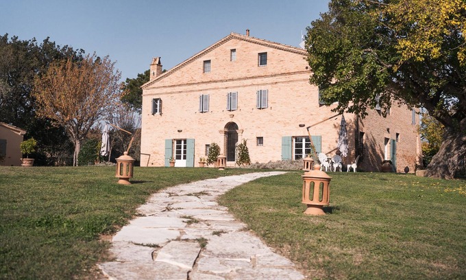 Ostra Vetere Villa | Villa La Monteduccia