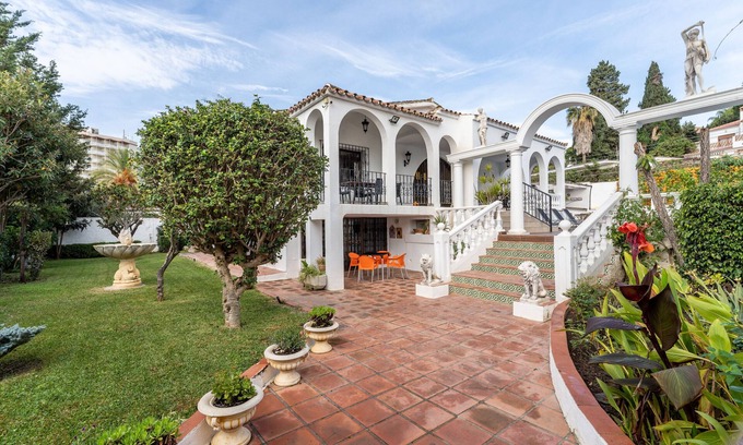 Torreblanca Villa | Villa La Rotonda with Pool, Garden & Wi-Fi