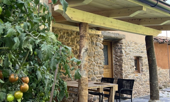 El Castro Cottage | Villa La Roza II. Country paradise with fireplace and hot tub.