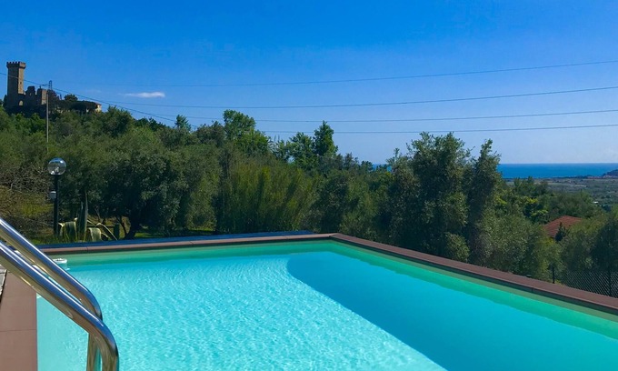 Castelnuovo Magra Villa | Villa La Vigna with pool for the exclusive use of guests