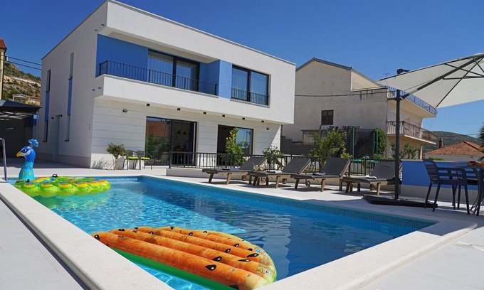 Seget Donji Villa | Villa Lady Blue with Heated Pool
