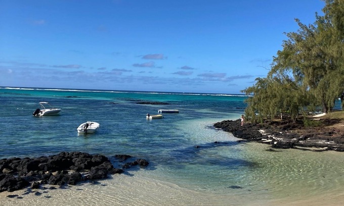 Roches Noires House | Villa Lagoon, huge beach, private pool and services