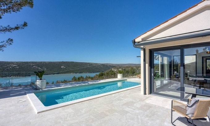Trget Villa | Villa Laguna in Trget