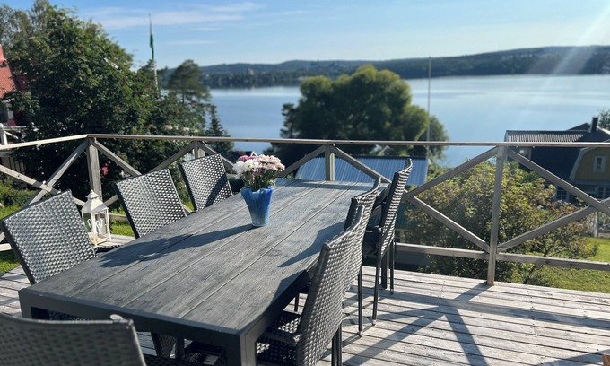 Hornsberg House | Villa LakePlats: A spacious 4-bedroom house with astonishing views & free linens