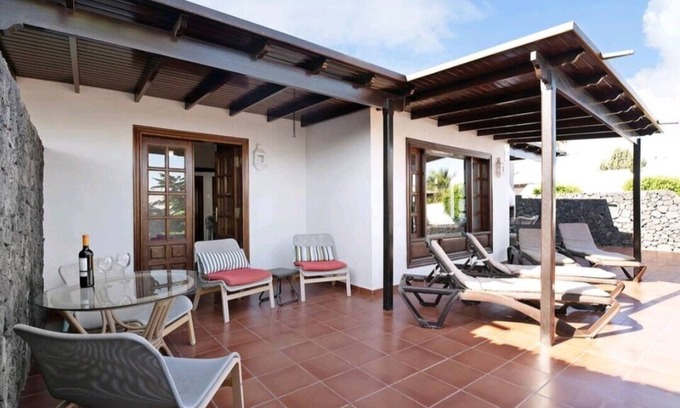 Playa Blanca House | Villa Las Palmeras in Playa Blanca