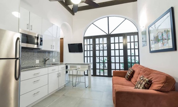 Mercado Apartment | Villa Laurel | Old San Juan | Chic 2 Bedroom Apartment in Colonial City | Fantas