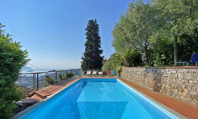 La Spezia Villa | VILLA LE PALME 18 pax with private pool free WiFi sea view near Cinque Terre