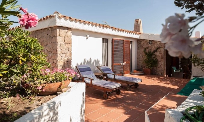 Portobello Villa | Villa le tortorelle 20 m. from the beach, with a garden of 850 sq m.