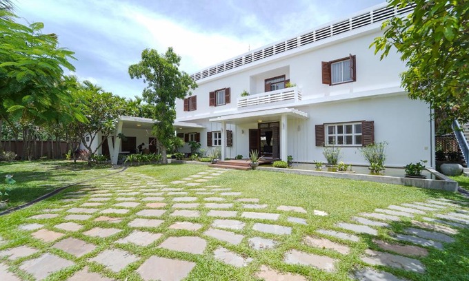 Siem Reap Villa | Villa Leakhena - Private Luxury Colonial Style 12 Bedrooms Pool Villa