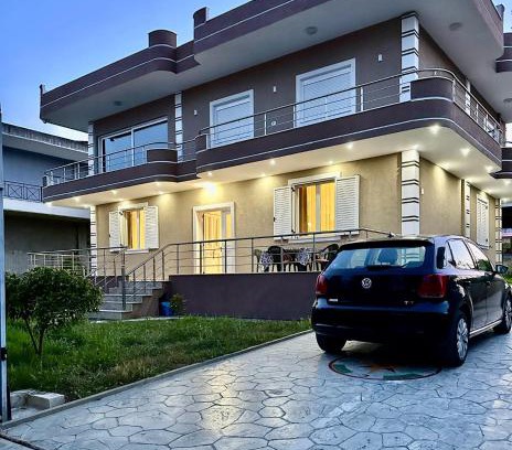 Mbrostar-Urë Villa | Villa Leandro