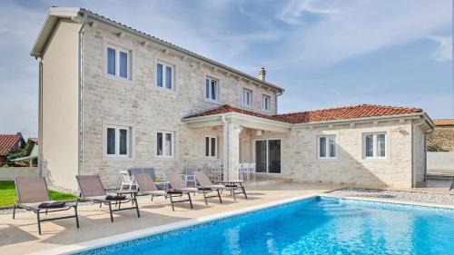 Fiorini House | Villa Leon by Villas Holiday