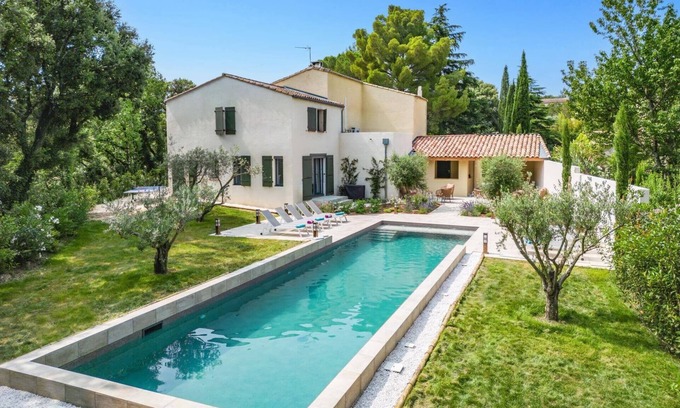 Collias Villa | Villa Les Pins Ensoleilles by Villa Plus