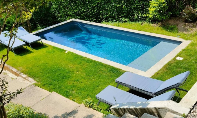 Ecully Villa | Villa les Roses - House with swimming pool and garden