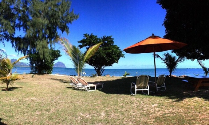 La Preneuse Villa | Villa Les Tecomas, equipped and comfortable villa directly on the sea