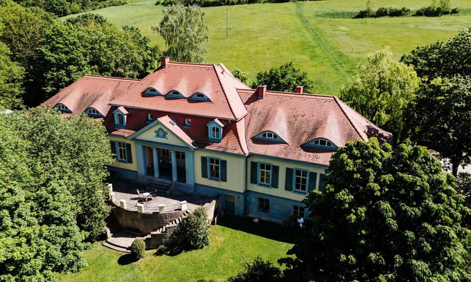 Dornburg-Camburg Apartment | {Villa Levin: 120m² | 8P. | Pool | Wifi | Parking}