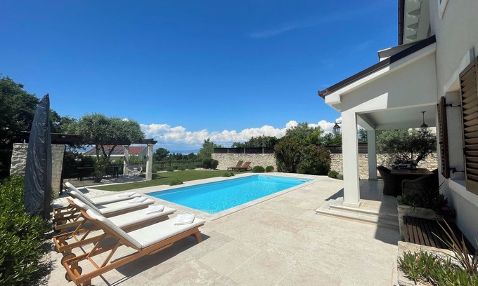Zgombici Villa | Villa Lia* with heated pool, beautiful sea view, above Malinska