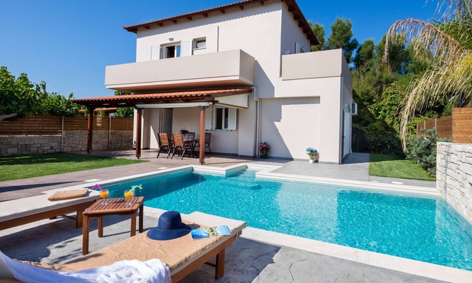Nopigia Villa | Villa Liakada: Directly At The Sea with private pool