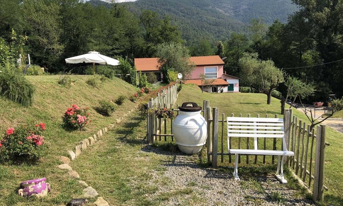 Beverino Villa | VILLA LIGURE 4 + 2 Pax Exclusive Pool, A/C, Free WiFi, BBQ near Cinque Terre