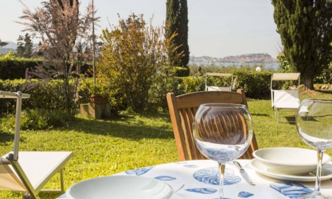 Magazzini Villa | Villa Lilla immersed in the greenery, overlooking the sea, a few steps from the beach