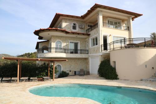 Limni Vouliagmenis Villa | Villa Limni