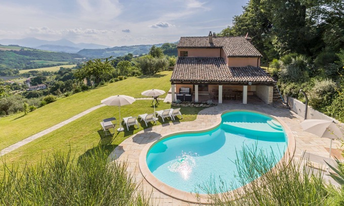 San Lorenzo in Campo Villa | Villa Linda with splendid view and swimming pool in the Marche countryside, 30 minutes from the sea