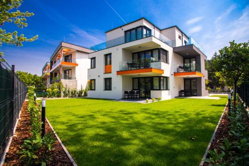 Siofok Aranypart Apartment | Villa Linett