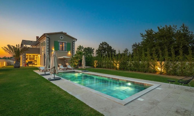 Kanfanar Villa | Villa Linnelle seaview- Rovinj, heated pool