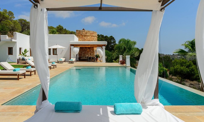 Sant Carles de Peralta Villa | Villa 'Llosas De Dalt' with Sea View, Wi-Fi and Air Conditioning