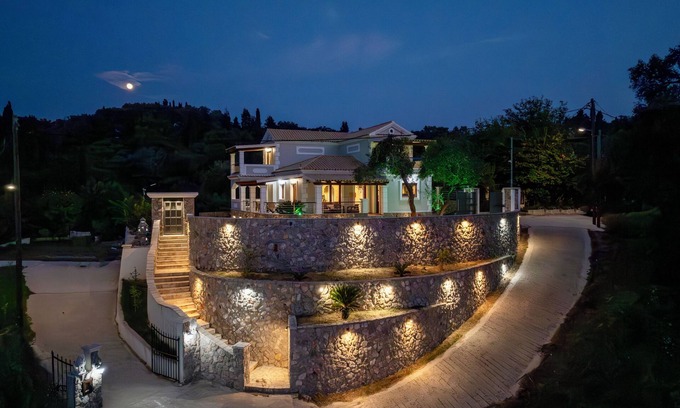 Peroulades Villa | Villa Logas Hill,5 λεπτά απο την παραλία Logas Beach με το υπέροχο Ηλιοβασίλεμα!