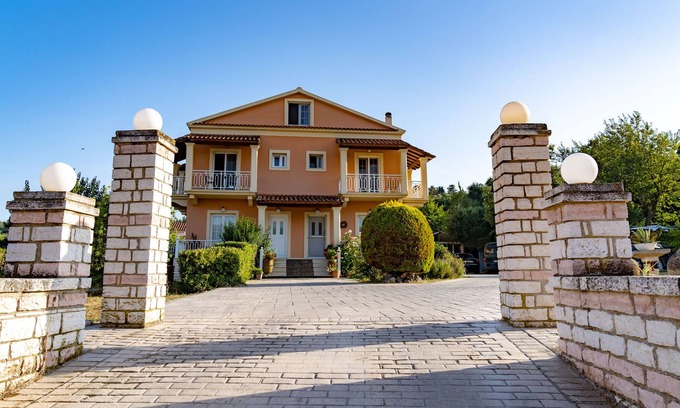 Peroulades Villa | Villa Logas in Peroulades village, North Corfu.