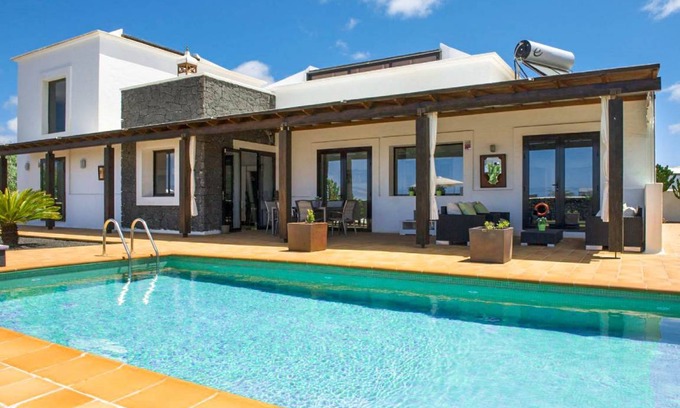 Yaiza Villa | Villa Longa