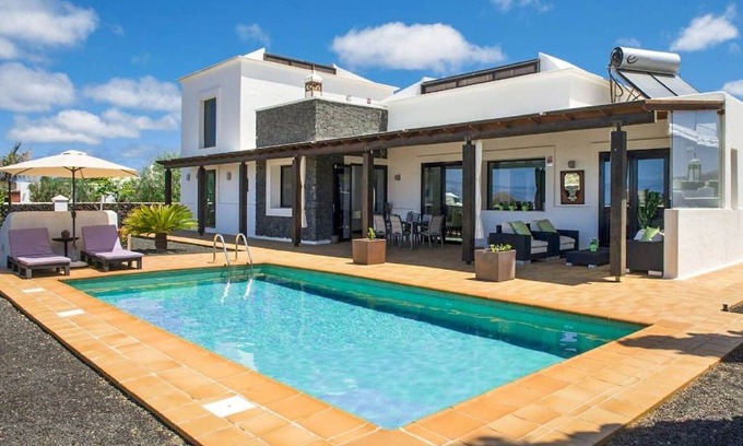 Yaiza Villa | Villa Longa: Large Heated Private Pool, A/C, WiFi, Eco-Friendly