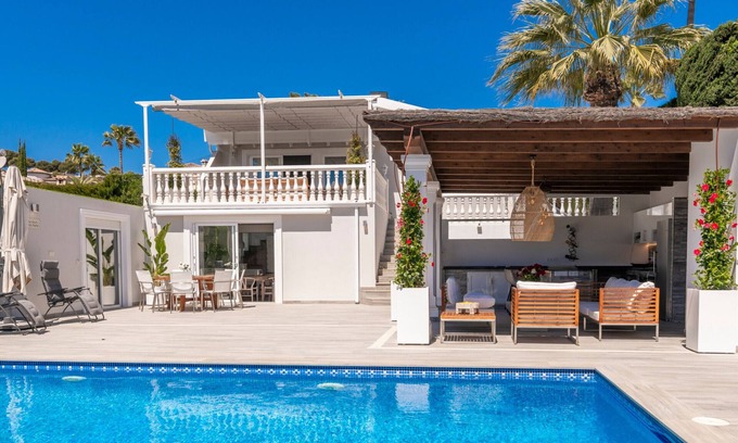 El Tesoro Villa | Villa Lorenza - Chill, grill and swim