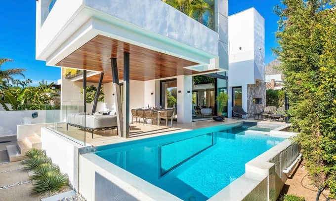 Golden Mile Villa | Villa Los Elementos - Four Bedroom Villa, Sleeps 10