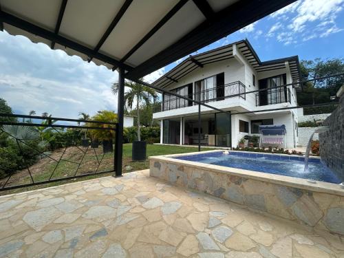 Sopetran Villa | Villa Los Pinos