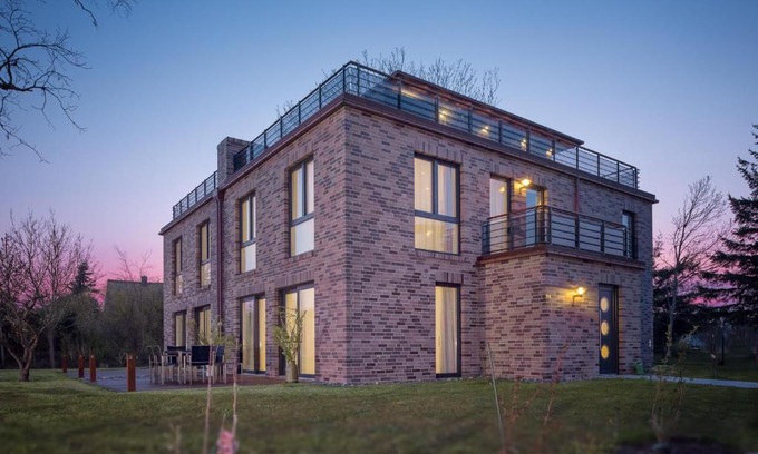 Breege Villa | Villa Lotsenhäuser Rügen - Luxus Ferienhaus - 3 Schlafzimmer - Sauna - Dachterrasse mit Boddenblick