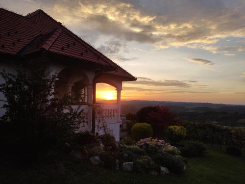 Strigova Villa | Villa Lotus