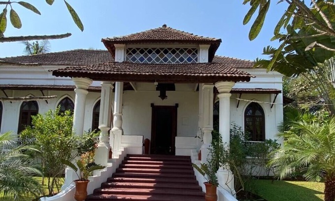 Parra Villa | VILLA LOU GOA Exclusive use Old Portuguese House 1903 with Pool