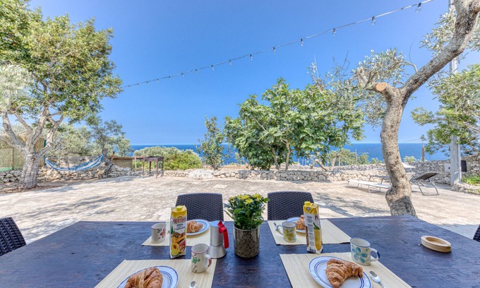 Gagliano del Capo Villa | Villa 'Lu Munte' with Sea View, Wi-Fi and Air Conditioning