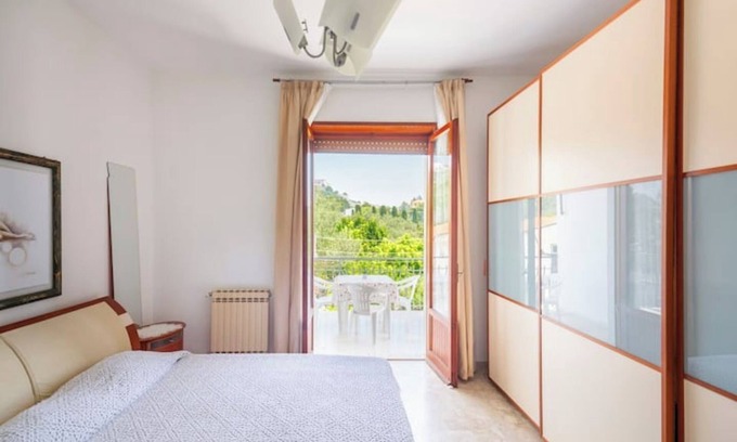 Minturno Villa | Villa 'Lucia' with Shared Terrace and Wi-Fi