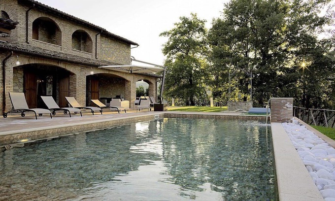 Valtopina Villa | Villa Lucinda: An elegant and welcoming two-story villa situated in a quiet location, surrounded by a wonderful garden, with Free WI-FI.