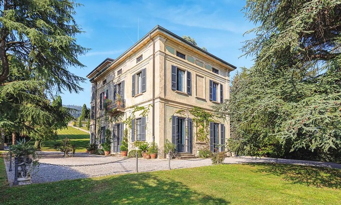 Canova Apartment | Villa Lucini 1886 "Garden Apt.", close to Lake Como & Milan. Sauna & tank pool