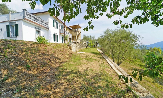 Pontremoli Villa | Villa Ludovica 8 Pax with Free WiFi, BBQ, Terrace, Garden near to Cinque Terre